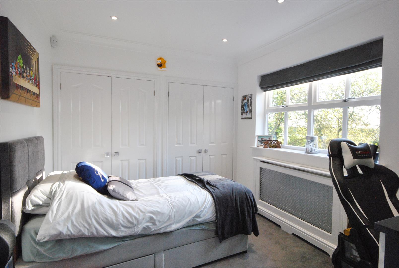 6 Bedrooms, House - Detached